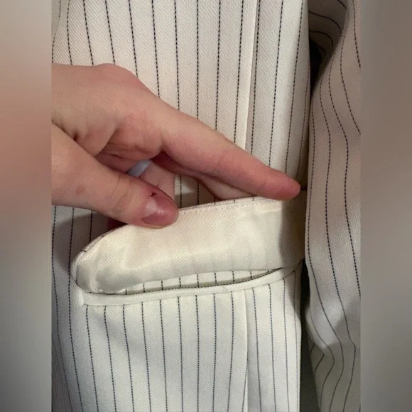 Like New Abercrombie & Fitch‎ White Pinstripe Classic Suiting Blazer Extra Small - Picture 4 of 8